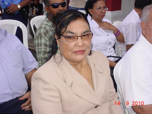 Profesora Evi Sandino, maestra de generaciones, directora del Col. San Antonio.